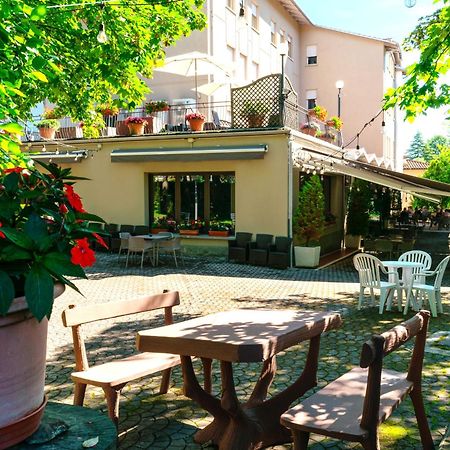 Hotel Falco D'Oro Tole Extérieur photo