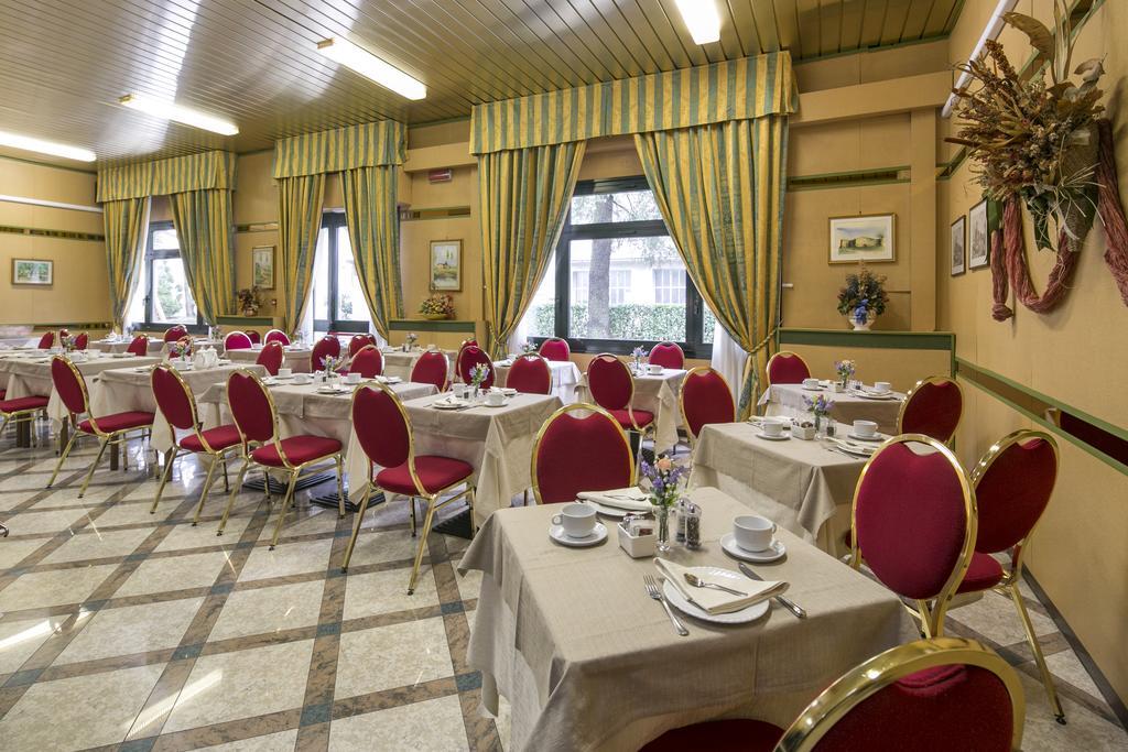 Hotel Falco D'Oro Tole Extérieur photo