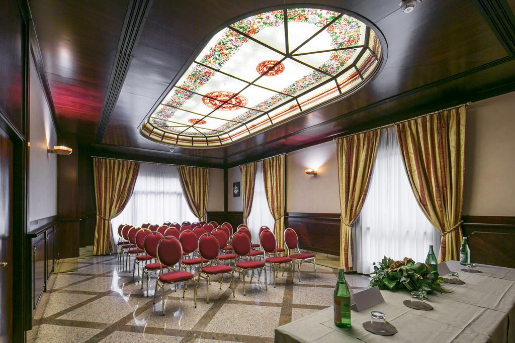 Hotel Falco D'Oro Tole Extérieur photo