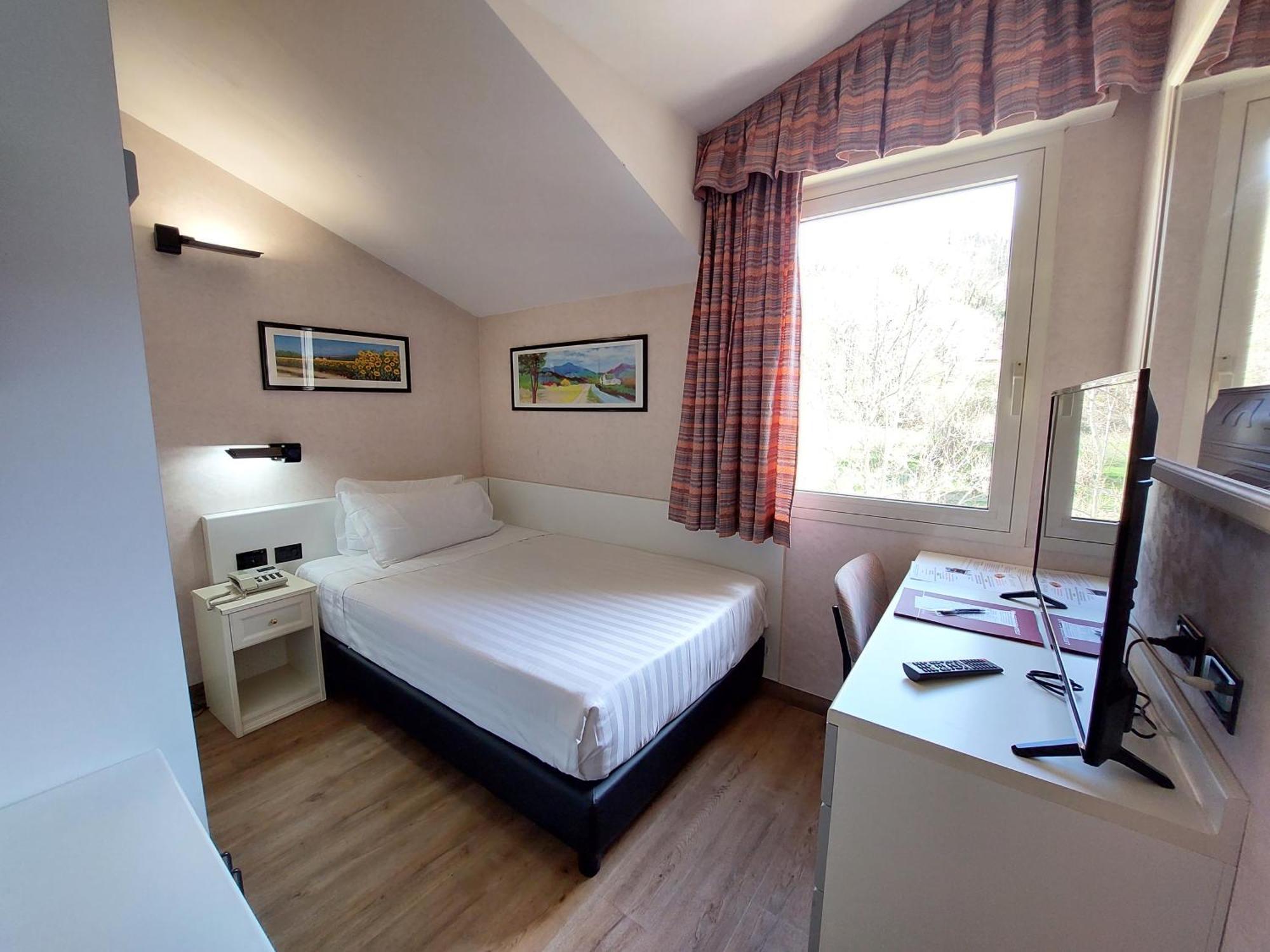 Hotel Falco D'Oro Tole Extérieur photo