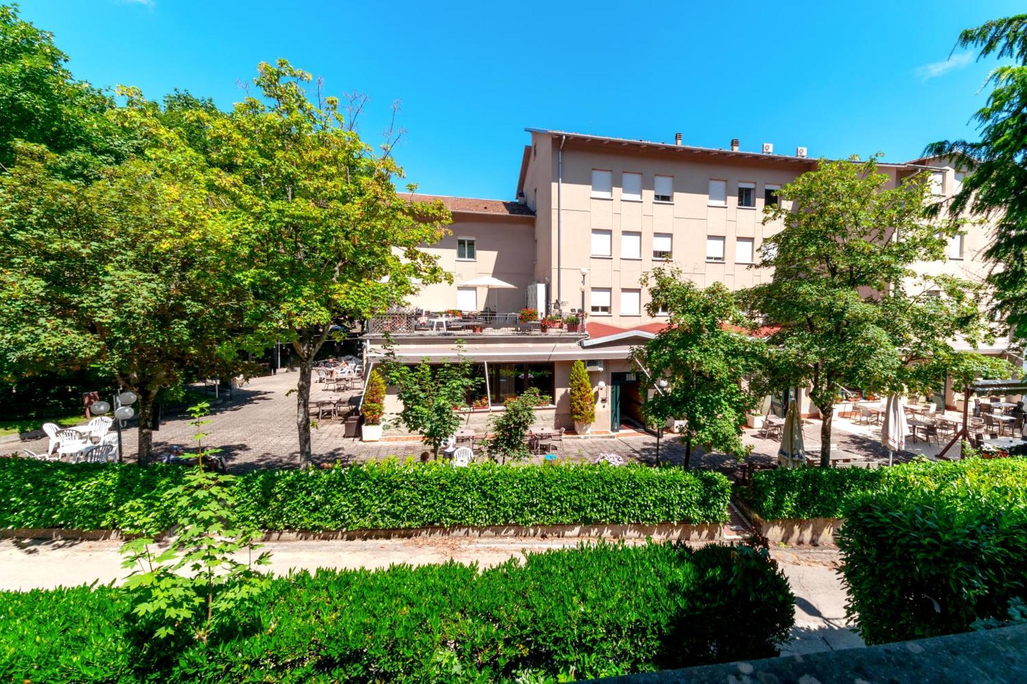 Hotel Falco D'Oro Tole Extérieur photo