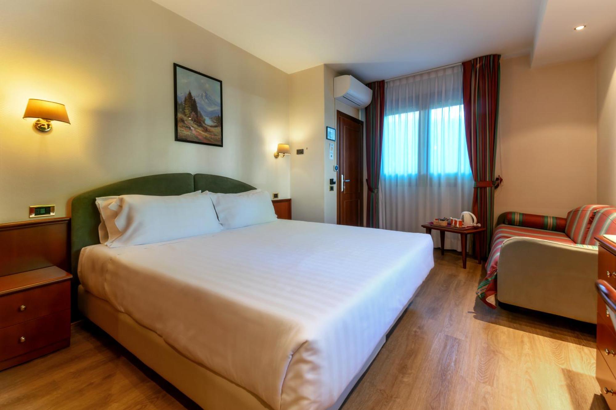 Hotel Falco D'Oro Tole Extérieur photo