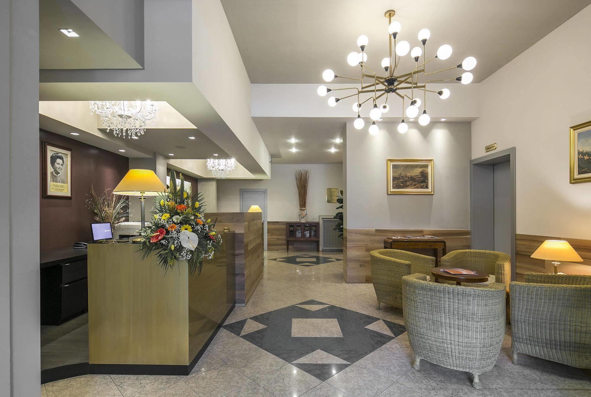 Hotel Falco D'Oro Tole Extérieur photo