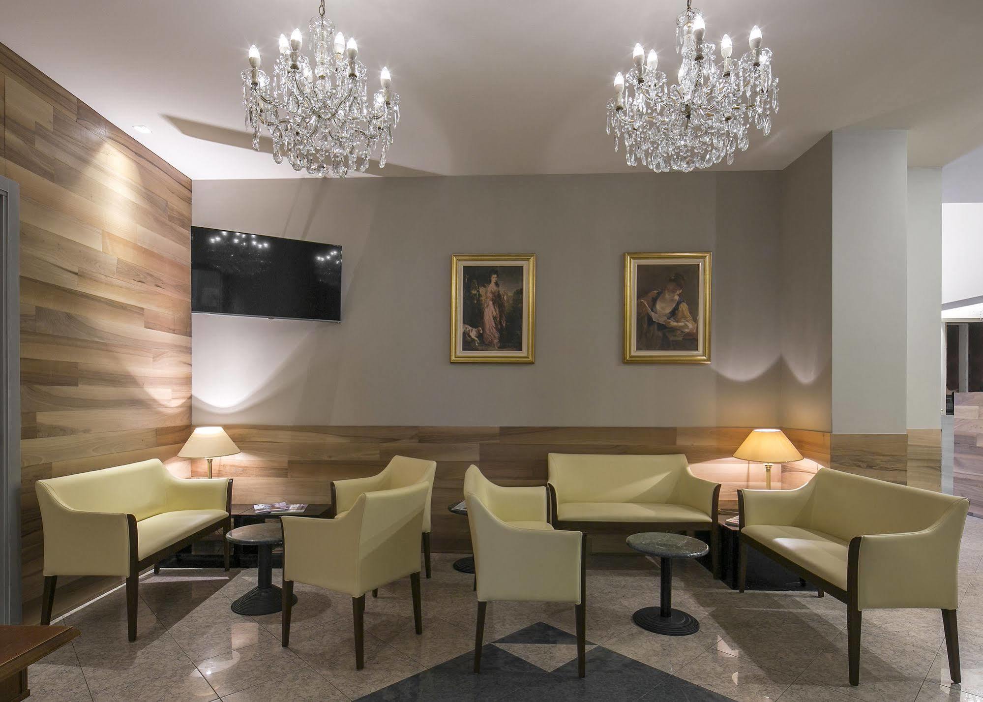Hotel Falco D'Oro Tole Extérieur photo