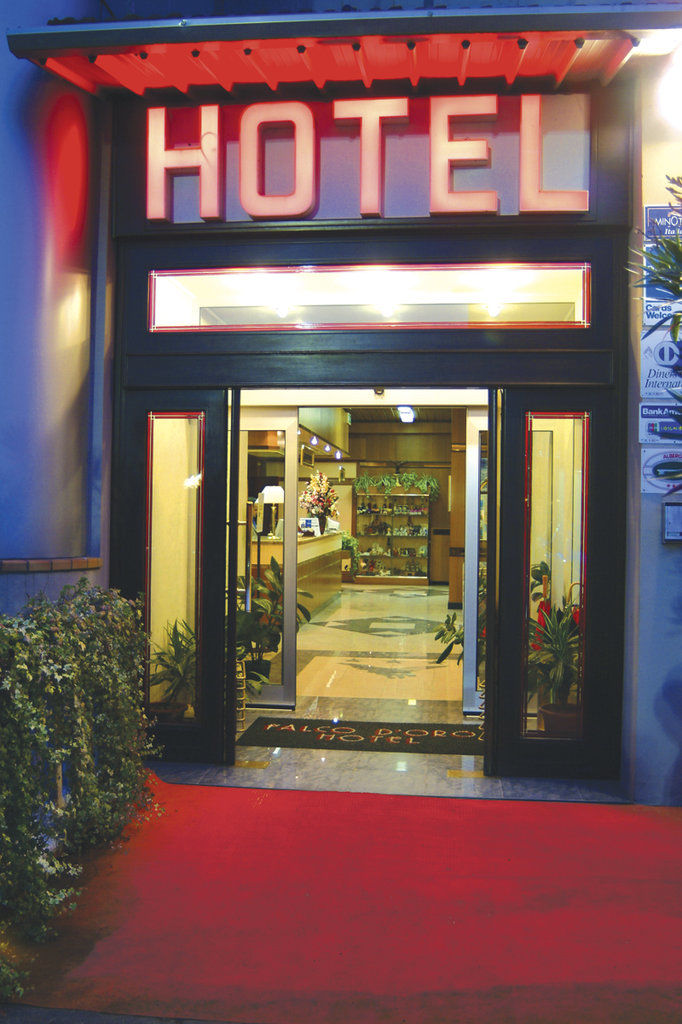 Hotel Falco D'Oro Tole Extérieur photo